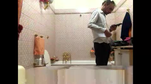 Snapshot of vinmin90 chatting on 6, 5, 2026 Zenith online show from 6, 5, 2026