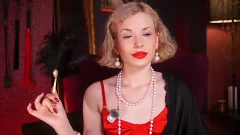 Snapshot of vinyl_kiss chatting on 19, 7, 2026 Carrie Next streams Sat Sun 3pm-11pm EST online show from 19, 7, 2026