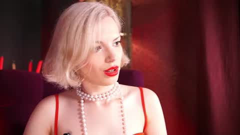 Snapshot of vinyl_kiss chatting on 28, 7, 2026 Carrie Next streams Sat Sun 3pm-11pm EST online show from 28, 7, 2026