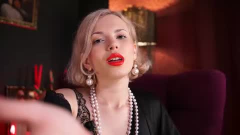 Snapshot of vinyl_kiss chatting on 31, 7, 2026 Carrie Next streams Sat Sun 3pm-11pm EST online show from 31, 7, 2026