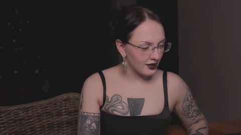 Snapshot of vinylstore chatting on 27, 12, 2024 Diva Silvia online show from 27, 12, 2024