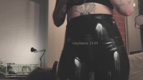 Snapshot of vinylstore chatting on 24, 1, 2025 Diva Silvia online show from 24, 1, 2025