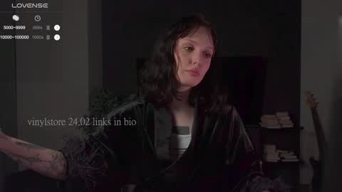 Snapshot of vinylstore chatting on 24, 2, 2025 Diva Silvia online show from 24, 2, 2025