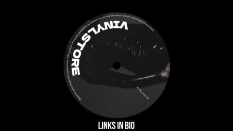 Snapshot of vinylstore chatting on 2, 3, 2025 Diva Silvia online show from 2, 3, 2025