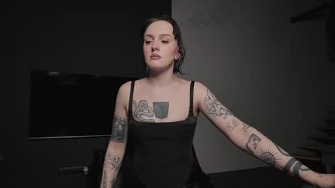 Snapshot of vinylstore chatting on 2, 3, 2025 Diva Silvia online show from 2, 3, 2025