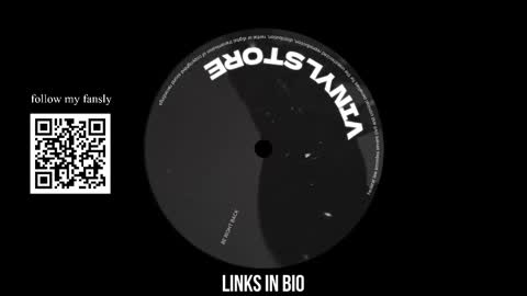 Snapshot of vinylstore chatting on 8, 3, 2025 Diva Silvia online show from 8, 3, 2025