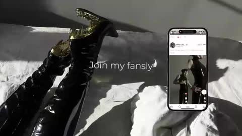 Snapshot of vinylstore chatting on 28, 11, 2025 Diva Silvia online show from 28, 11, 2025