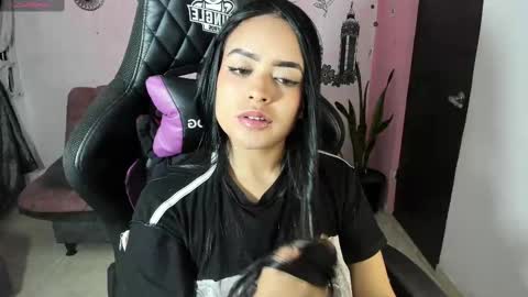 Snapshot of vio_let_ chatting on 24, 9, 2025 Daniela online show from 24, 9, 2025