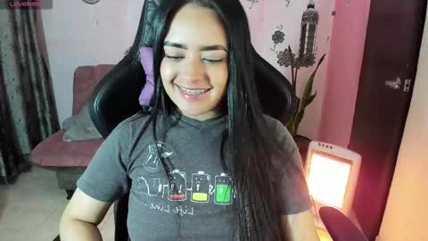 Snapshot of vio_let_ chatting on 1, 10, 2025 Daniela online show from 1, 10, 2025