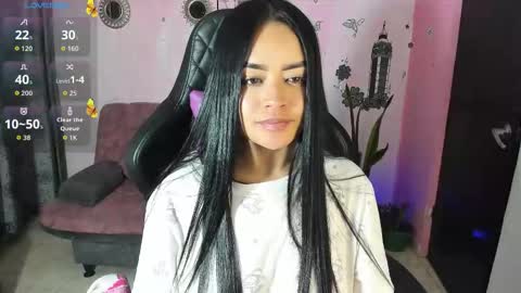 Snapshot of vio_let_ chatting on 5, 10, 2025 Daniela online show from 5, 10, 2025
