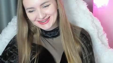Snapshot of viola_1 chatting on 18, 10, 2025 Funny girl online show from 18, 10, 2025