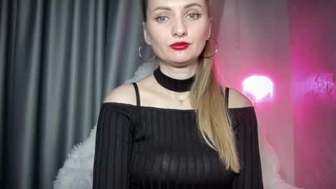 Snapshot of viola_1 chatting on 28, 10, 2025 Funny girl online show from 28, 10, 2025