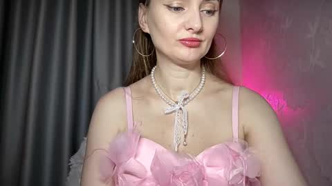 Snapshot of viola_1 chatting on 26, 11, 2025 Funny girl online show from 26, 11, 2025