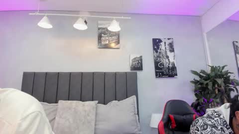 Violet and Myers online show from 11, 11, 2025