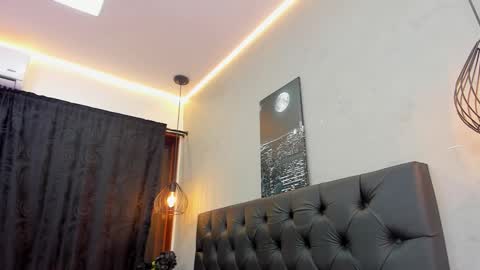 Violet and Myers online show from 27, 11, 2025