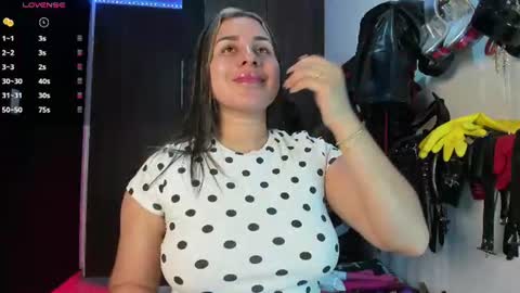 Snapshot of violet_bdsmx chatting on 18, 6, 2026 Kim online show from 18, 6, 2026