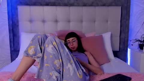 Snapshot of violet_bss chatting on 30, 6, 2026 Violet online show from 30, 6, 2026