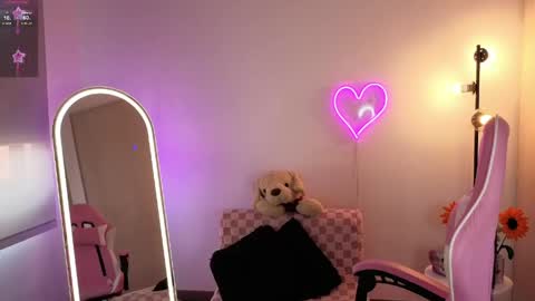 Snapshot of violet_ch chatting on 5, 6, 2026 violet online show from 5, 6, 2026