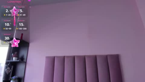 Snapshot of violet_myerrs chatting on 25, 9, 2025 violet online show from 25, 9, 2025
