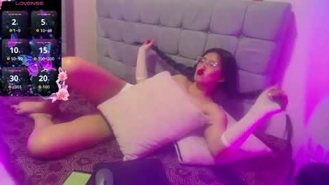 Violet  online show from 28, 11, 2025