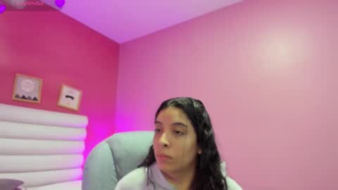 Snapshot of violet_sinclair chatting on 19, 5, 2026 violet_sinclair online show from 19, 5, 2026