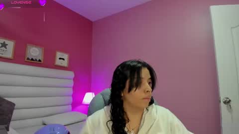 Snapshot of violet_sinclair chatting on 7, 7, 2026 violet_sinclair online show from 7, 7, 2026