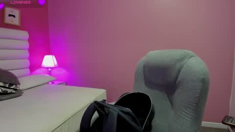 Snapshot of violet_sinclair chatting on 9, 7, 2026 violet_sinclair online show from 9, 7, 2026
