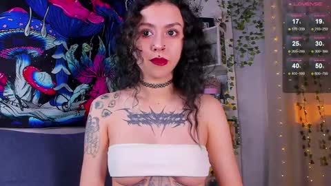 Snapshot of violet_walker7 chatting on 19, 5, 2026 Violet online show from 19, 5, 2026