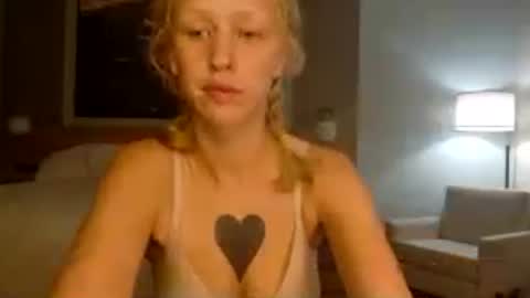 Snapshot of violet_winter97 chatting on 19, 6, 2026 violet_winter97 online show from 19, 6, 2026