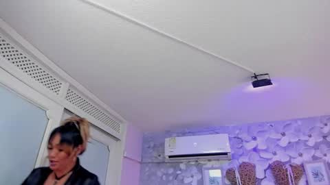 Snapshot of violeta_medina chatting on 7, 7, 2026 violeta_medina online show from 7, 7, 2026