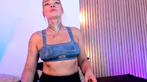 Snapshot of violeta_queen11 chatting on 1, 6, 2026 Violeta online show from 1, 6, 2026