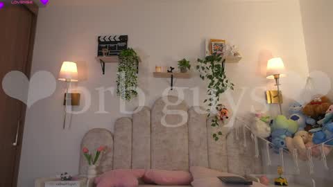 Snapshot of violeth___ chatting on 7, 4, 2026 violeth___ online show from 7, 4, 2026