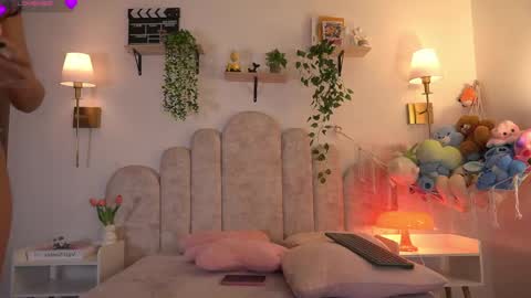 Snapshot of violeth___ chatting on 13, 4, 2026 violeth___ online show from 13, 4, 2026