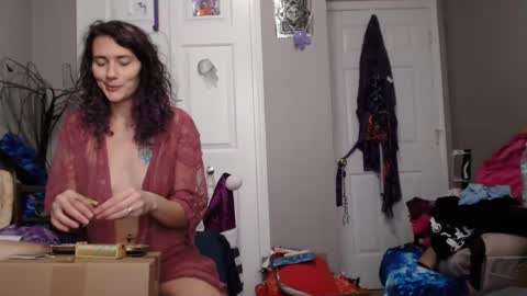 Snapshot of violethooper chatting on 10, 12, 2024 Violet Hooper online show from 10, 12, 2024