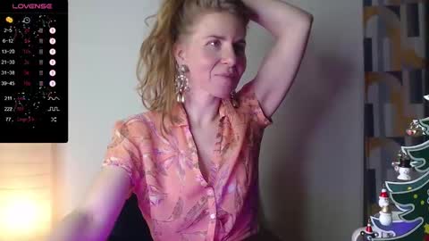 Snapshot of violetplath chatting on 15, 12, 2024 Violet  next stream December 6 online show from 15, 12, 2024