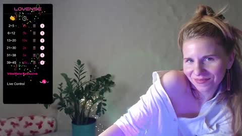 Snapshot of violetplath chatting on 24, 1, 2025 Violet  next stream December 6 online show from 24, 1, 2025