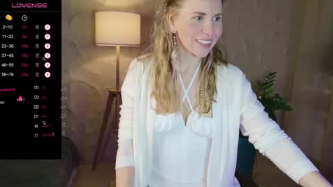 Snapshot of violetplath chatting on 9, 3, 2025 Violet  next stream December 6 online show from 9, 3, 2025