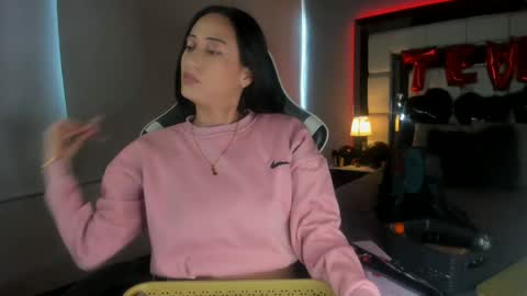 violetskinny online show from 19, 2, 2025