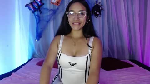 Snapshot of violetsweet_cs chatting on 14, 10, 2025 violetsweet_cs online show from 14, 10, 2025