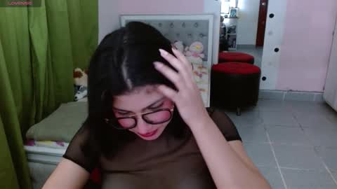 violett_11 online show from 2, 12, 2025