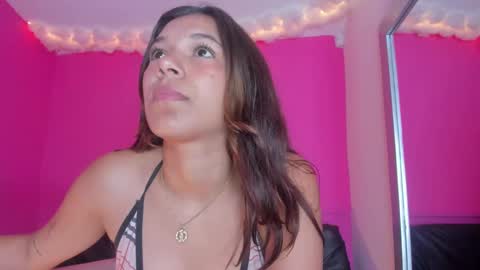 Snapshot of violett_24_ chatting on 25, 2, 2025 violett_24_ online show from 25, 2, 2025