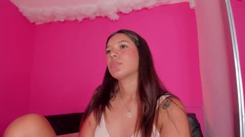 Snapshot of violett_24_ chatting on 6, 3, 2025 violett_24_ online show from 6, 3, 2025