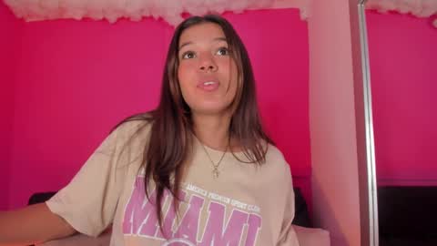 Snapshot of violett_24_ chatting on 7, 3, 2025 violett_24_ online show from 7, 3, 2025