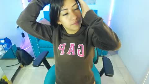 Snapshot of violetta_m_ chatting on 4, 2, 2025 Violeta online show from 4, 2, 2025