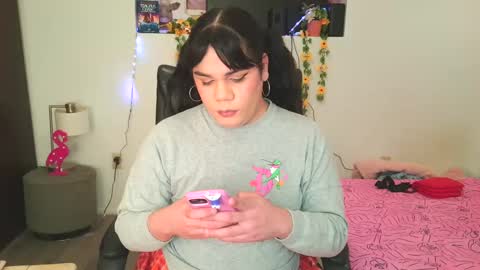 Snapshot of violettacam69 chatting on 28, 2, 2025 violettacam69 online show from 28, 2, 2025
