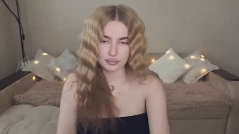 ViolettaOtis online show from 10, 9, 2025