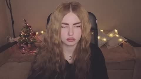 ViolettaOtis online show from 18, 12, 2025