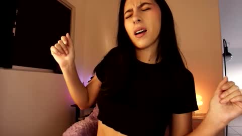 Violetta....Follow me in Twitter... online show from 19, 10, 2025