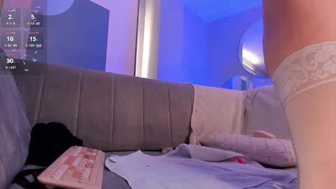 Violett Castel online show from 30, 1, 2025