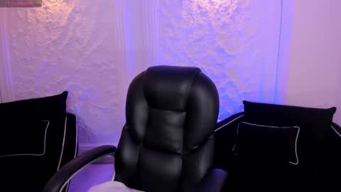 Violett Castel online show from 13, 10, 2025